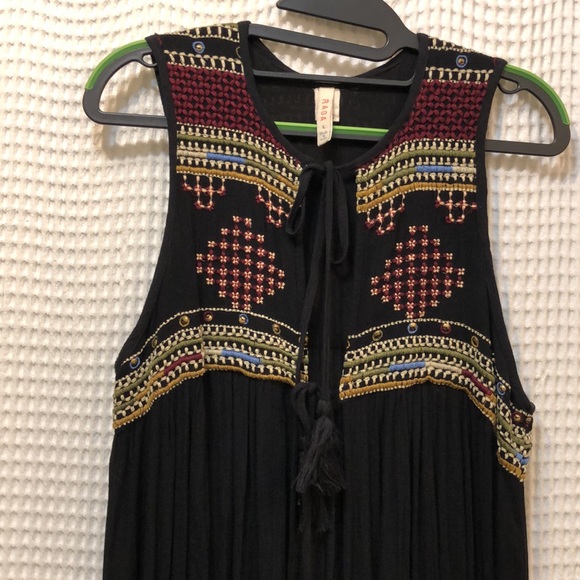 RAGA Embroidered Vest - Picture 2 of 5